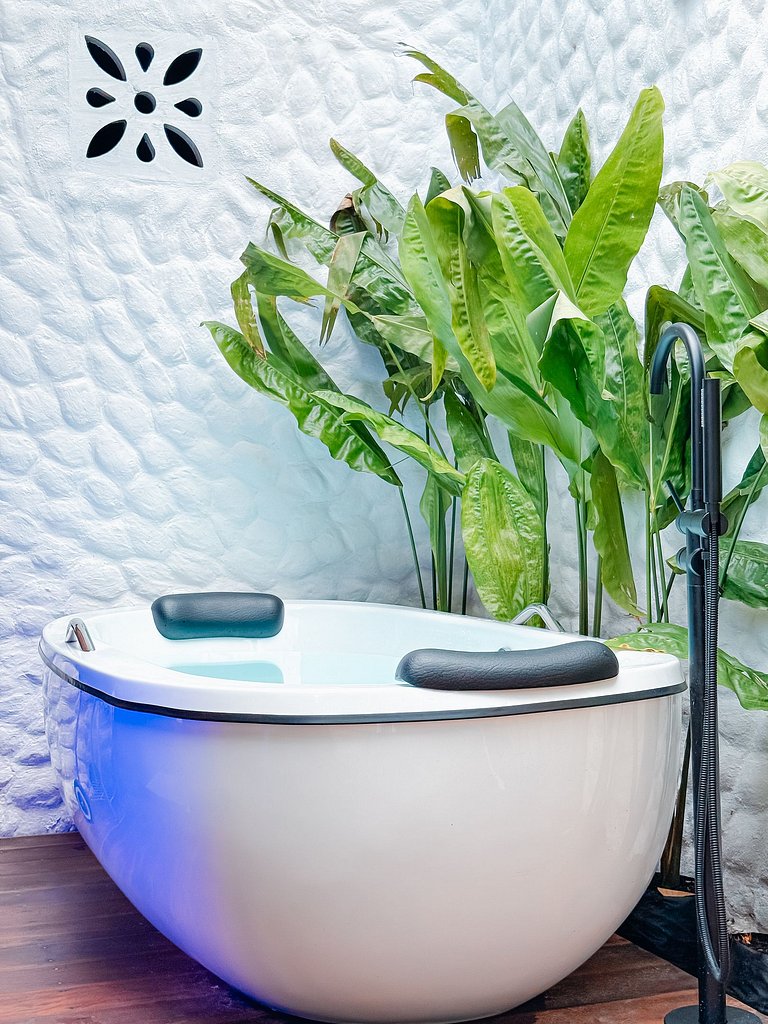 CHALÉ IPÊ | Banheira | Linha Premium | Cozinha Equipada