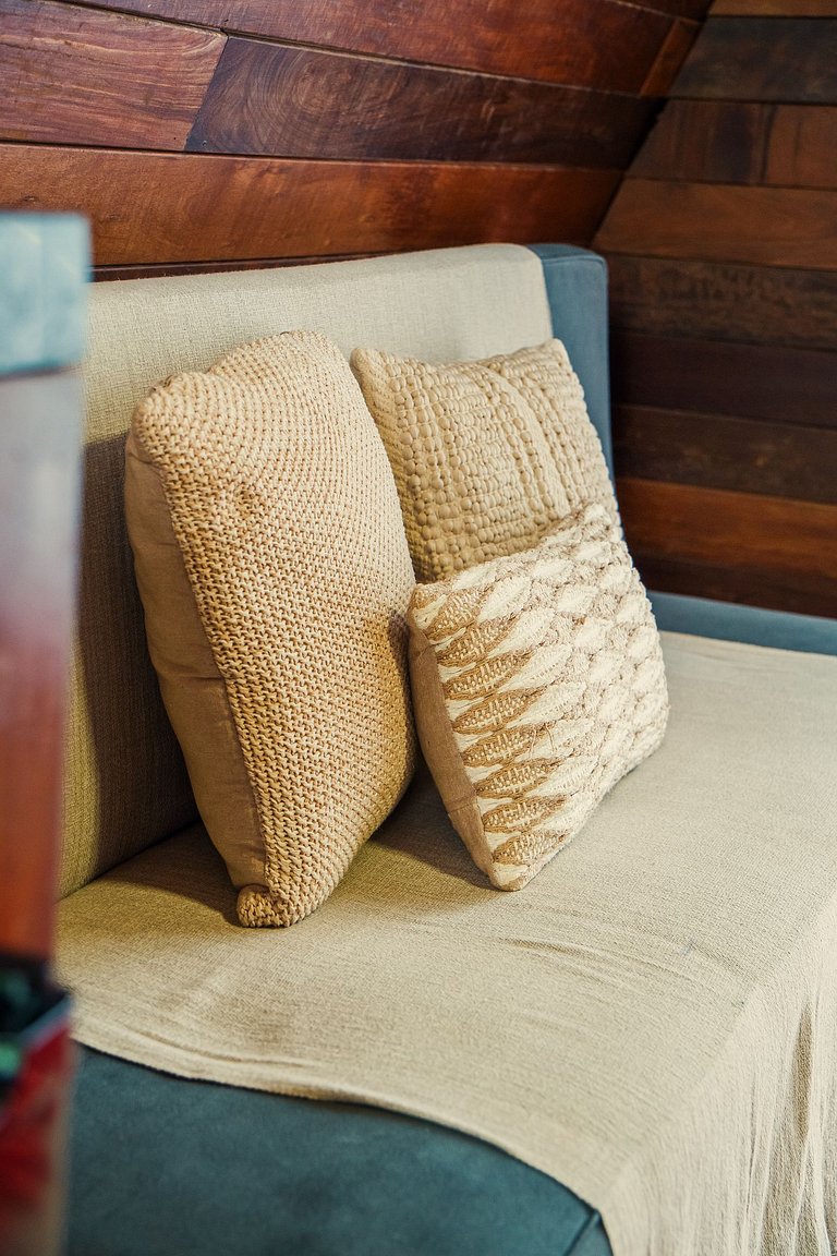 CHALÉ JATOBÁ | Linha premium | Banheira | TV