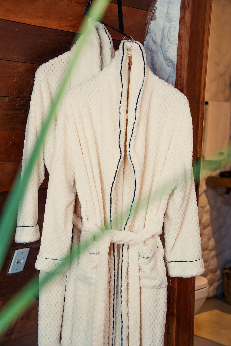 CHALÉ JATOBÁ | Linha premium | Banheira | TV