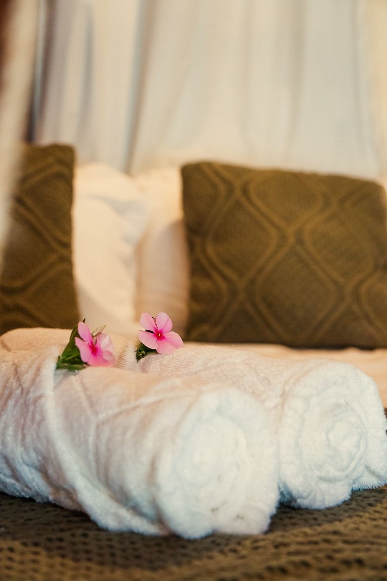 CHALÉ JATOBÁ | Linha premium | Banheira | TV