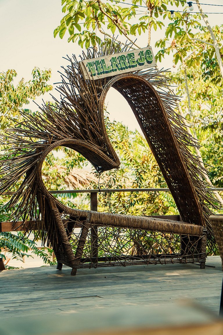 CHALÉ JATOBÁ | Linha premium | Banheira | TV